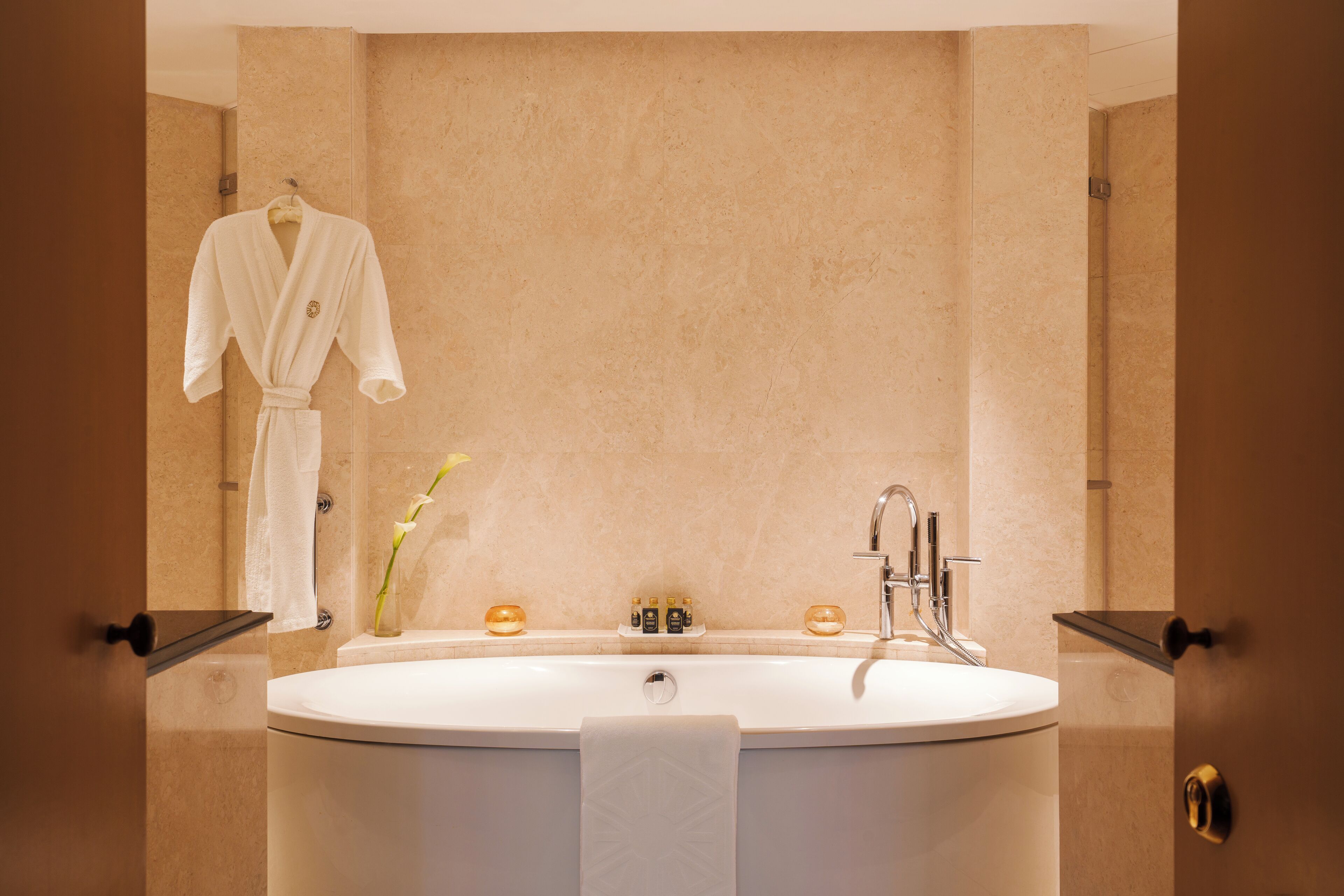 signature suite, 1 king bed, sea view | bathroom | separate bathtub and shower, deep-soaking bathtub, free toiletries