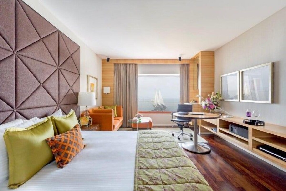 Ropa de cama de alta calidad y minibar 