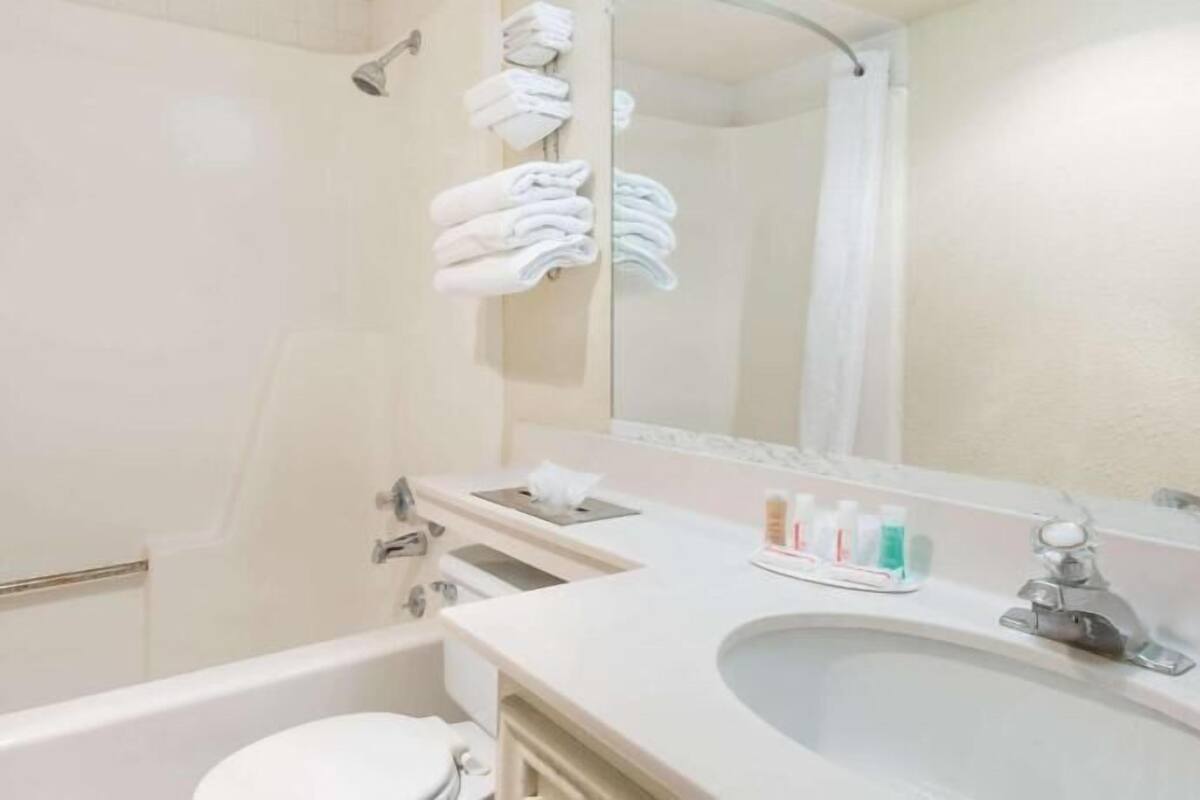 Salle de bain | Séchoir à cheveux, serviettes fournies