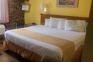 Room, 1 Double Bed, Non Smoking, Refrigerator & Microwave | Desk, free WiFi, bed sheets