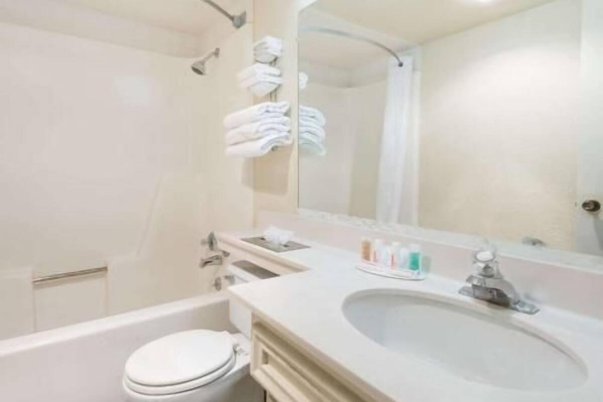 Salle de bain | Séchoir à cheveux, serviettes fournies