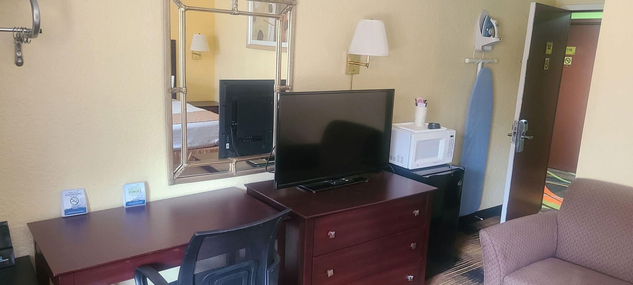 Bureau, accès au Wi-Fi (inclus), literie fournie