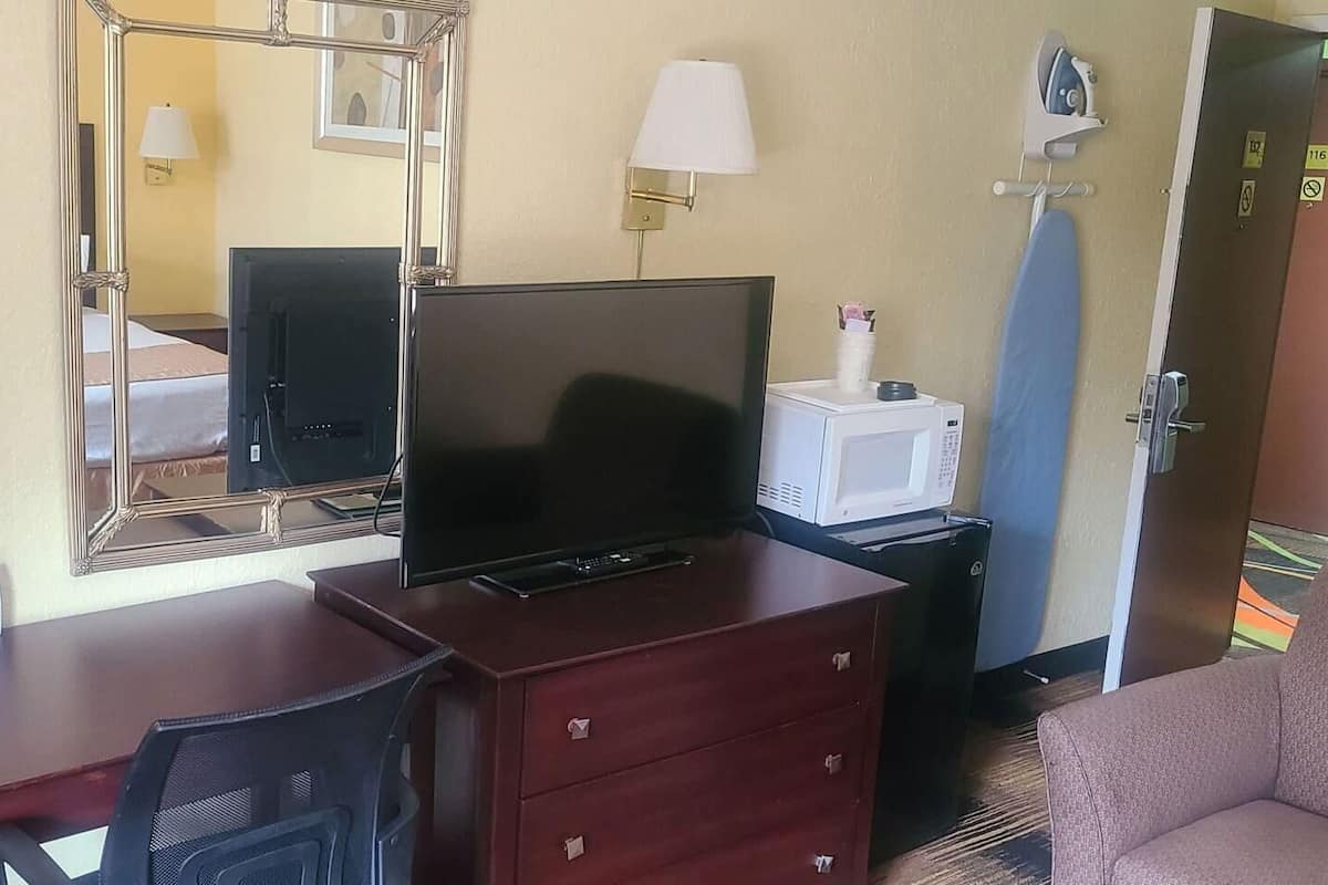 Bureau, accĂšs au Wi-Fi (inclus), literie fournie