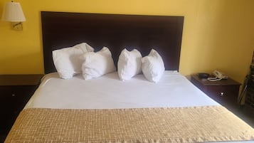 Standard Room, 1 King Bed, Smoking