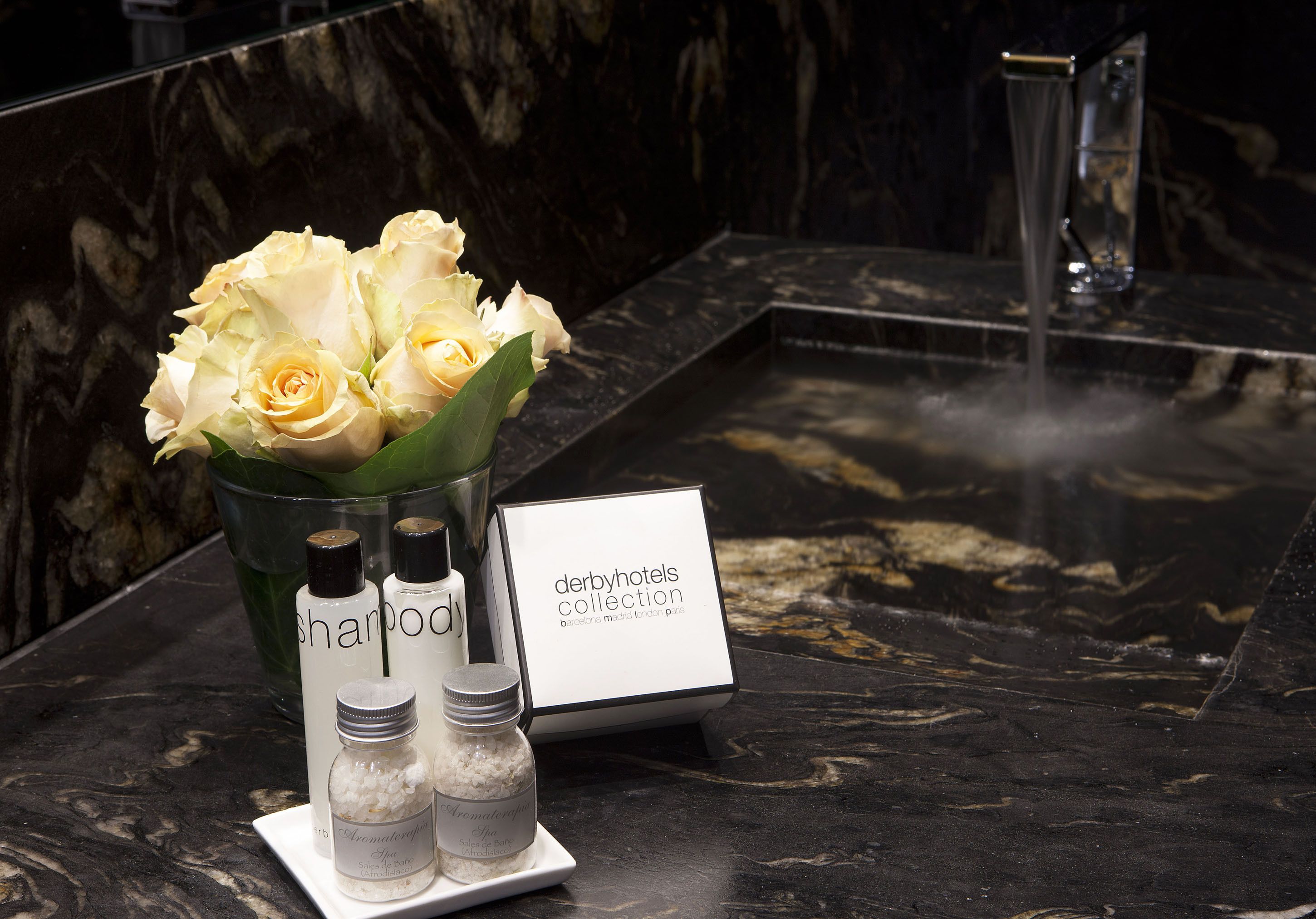 1 bedroom, egyptian cotton sheets, premium bedding, down duvets