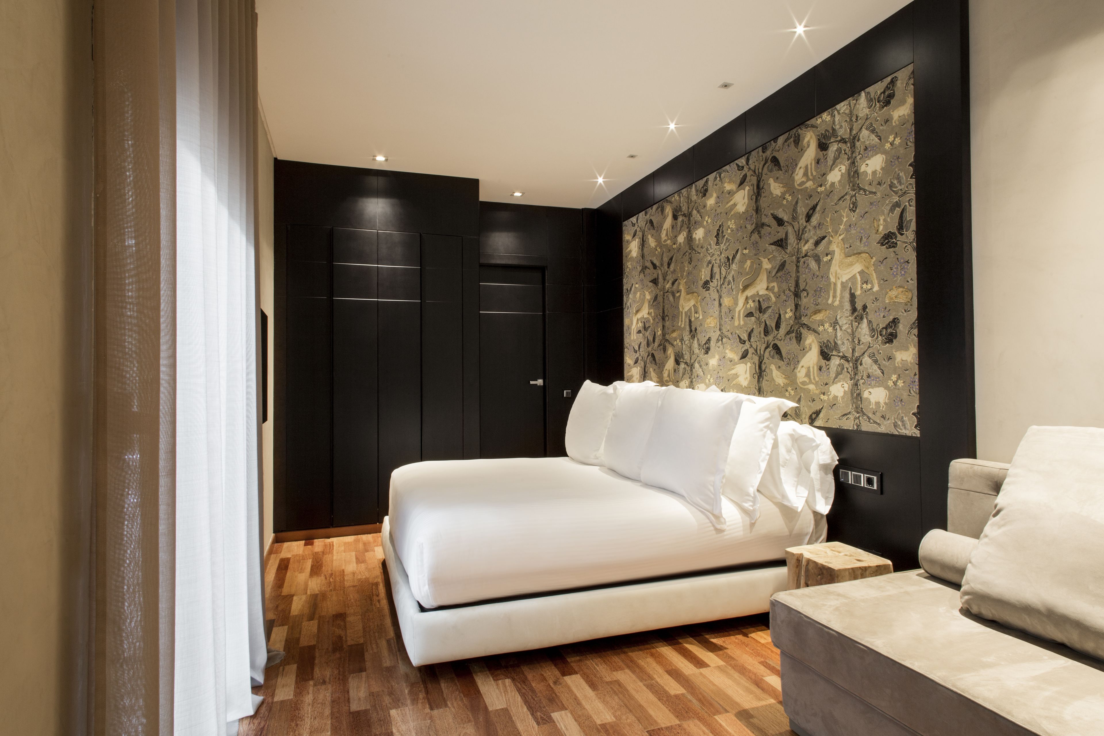 1 bedroom, egyptian cotton sheets, premium bedding, down duvets