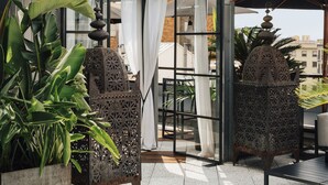 2 من المطاعم؛ يتم تقديم الغداء والعشاء 