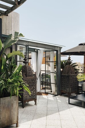 2 restaurants, lunch, dinner served; Asian cuisine  - Claris Hotel & Spa 5*GL, a Small Luxury Hotels of the World (Barcelona)