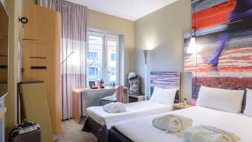 Premium-Dreibettzimmer | Zimmersafe, Schreibtisch, laptopgeeigneter Arbeitsplatz