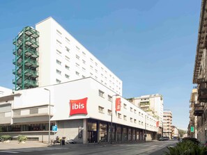 Front of property - ibis Milano Centro (Milan)