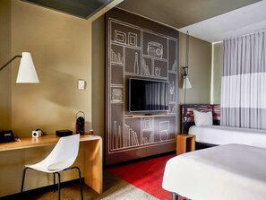 Daunenbettdecken, Betten mit Memory-Foam-Matratzen, Zimmersafe