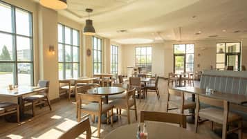 Buffet déjeuner (8.95 USD par personne)