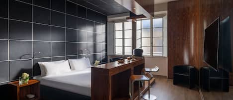 Premium bedding, pillow-top beds, minibar, in-room safe