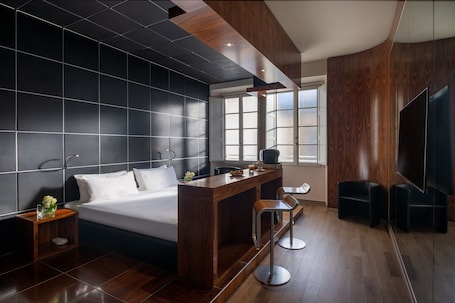 Ropa de cama de alta calidad, colchones con pillow-top y minibar