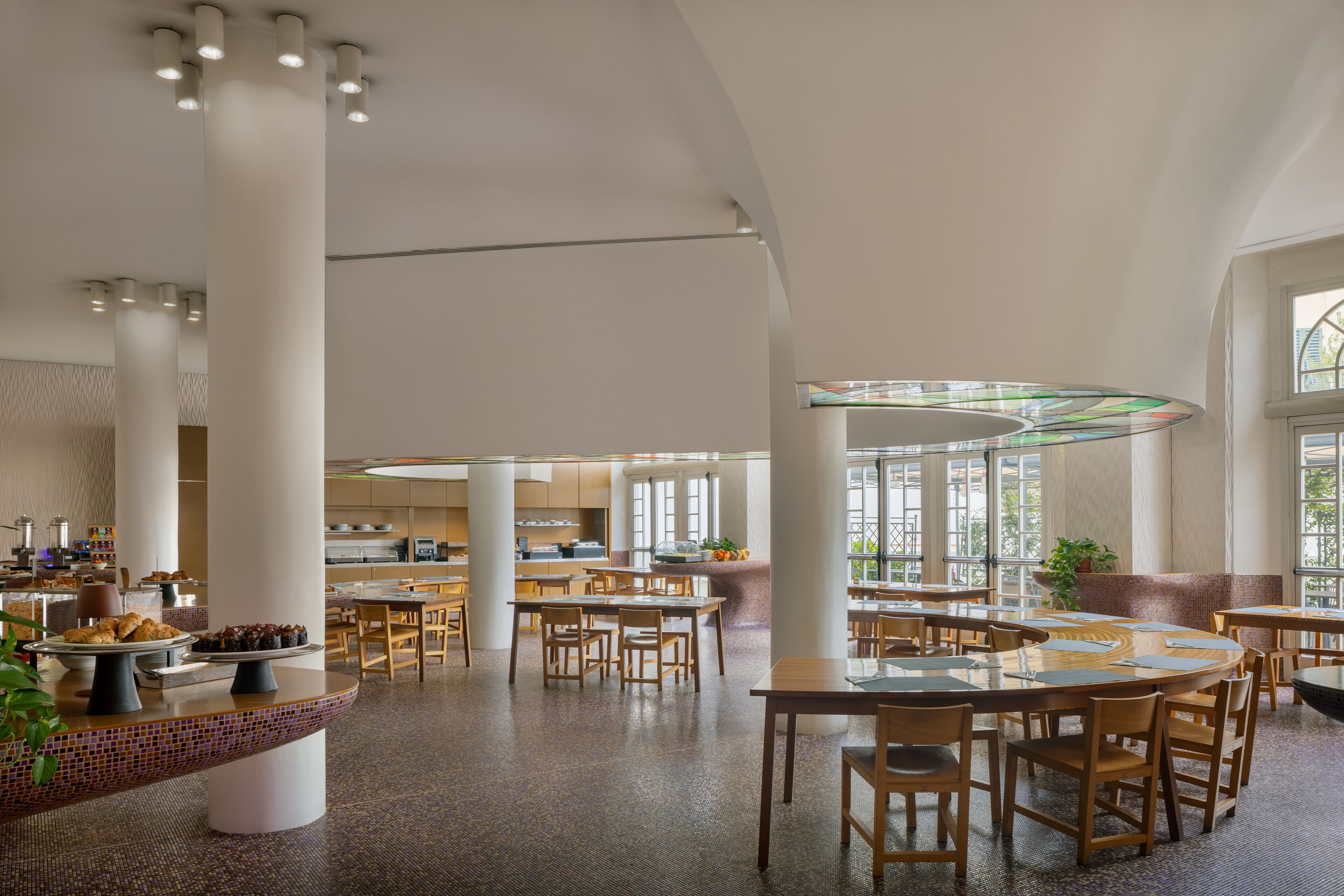 Petit déjeuner continental (14 EUR par personne)