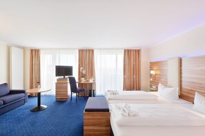 Allergivenligt sengetøj, minibar, pengeskab på værelset, skrivebord