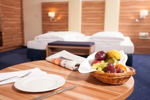 Premium Double Room | Hypo-allergenic bedding, minibar, in-room safe, desk - Hotel Vitalis by AMEDIA (Munich)