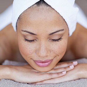 Salas para tratamentos a dois, sauna seca, banheira de hidromassagem