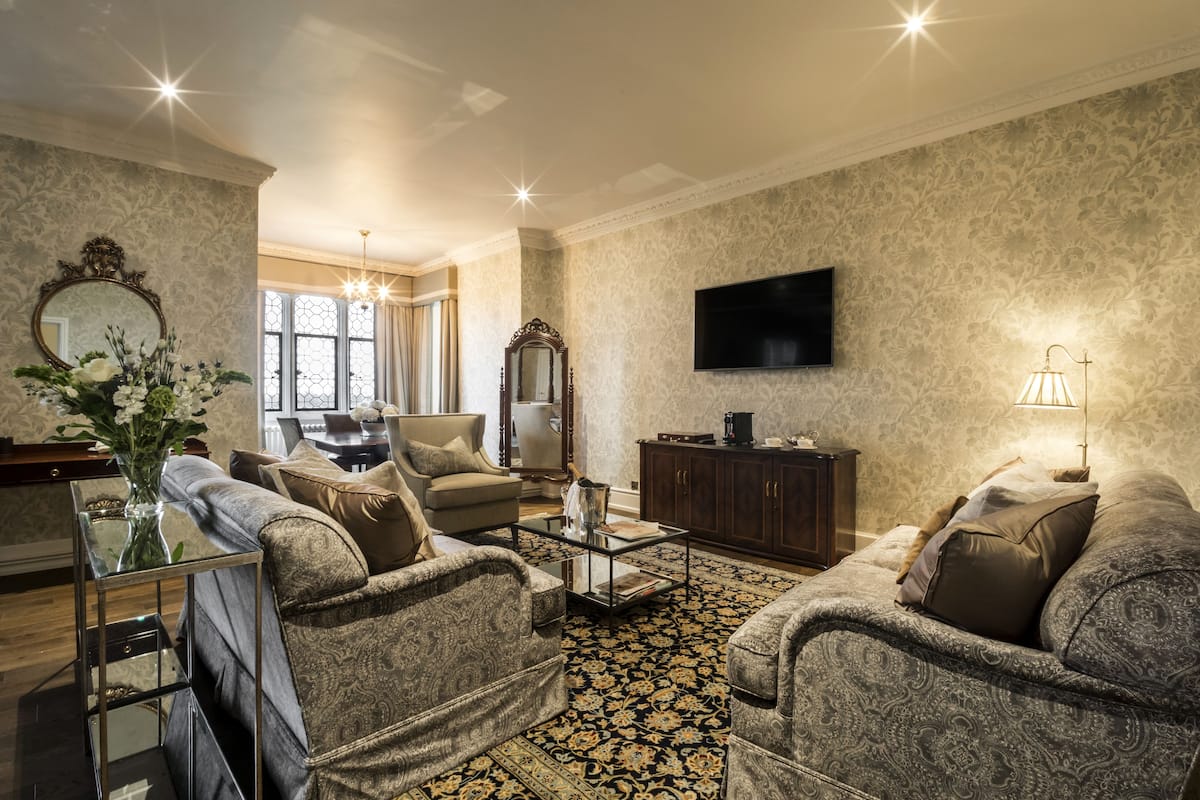 Suite Deluxe | Coffres-forts dans les chambres, Wi-Fi gratuit, draps fournis