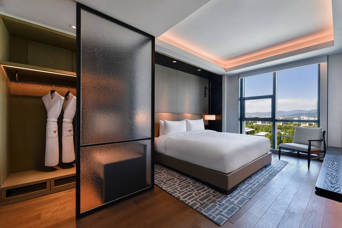 Premium bedding, minibar, in-room safe, desk