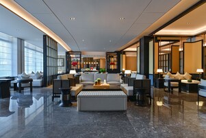 4 间餐厅，供应早餐、午餐和晚餐，中国菜