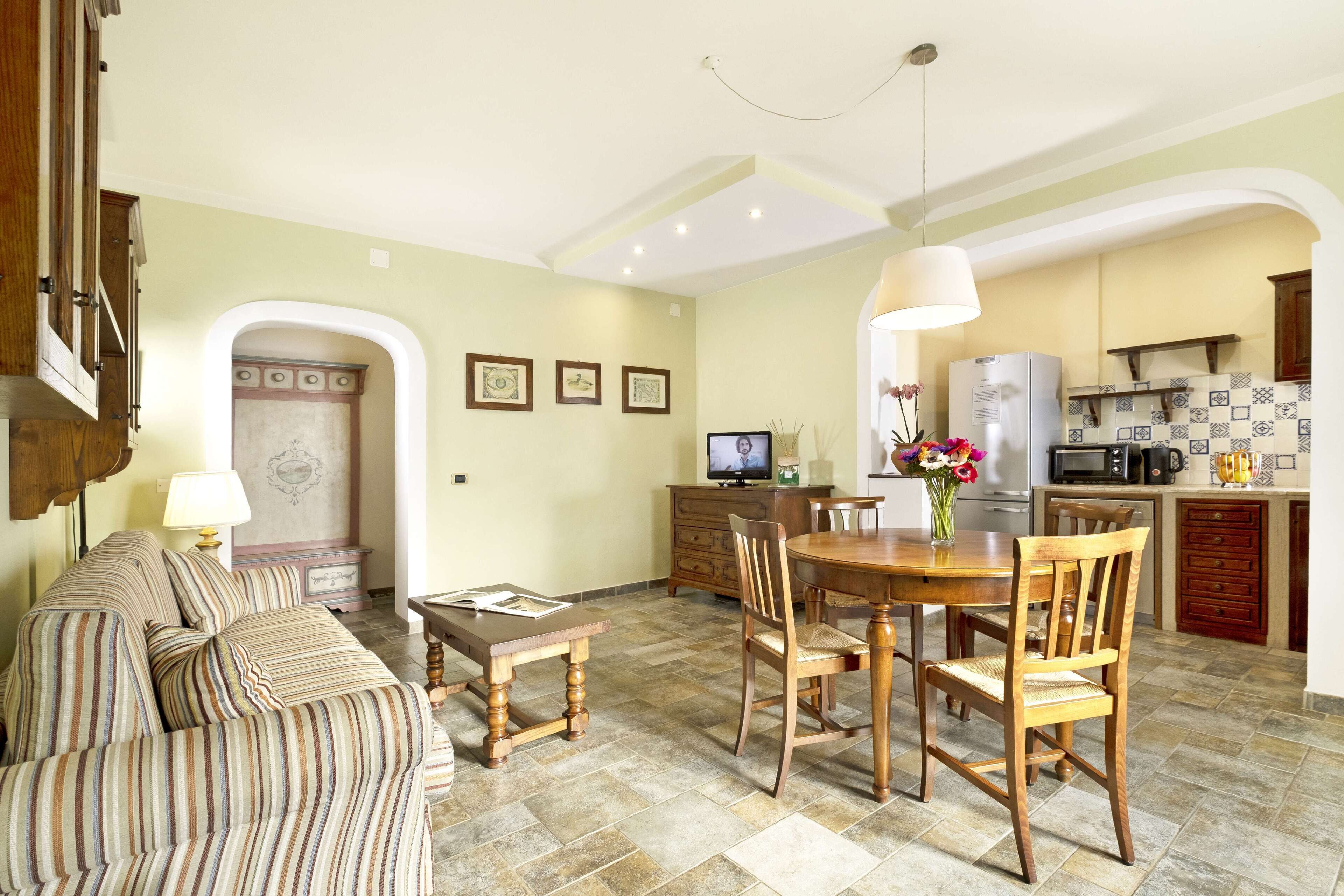 Apartamento, 1 habitación | Zona de estar | Televisión LCD de 40 cm con canales digitales, una televisión