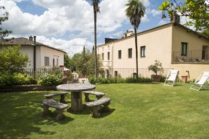 Exterior - Borgo Grondaie (Siena)