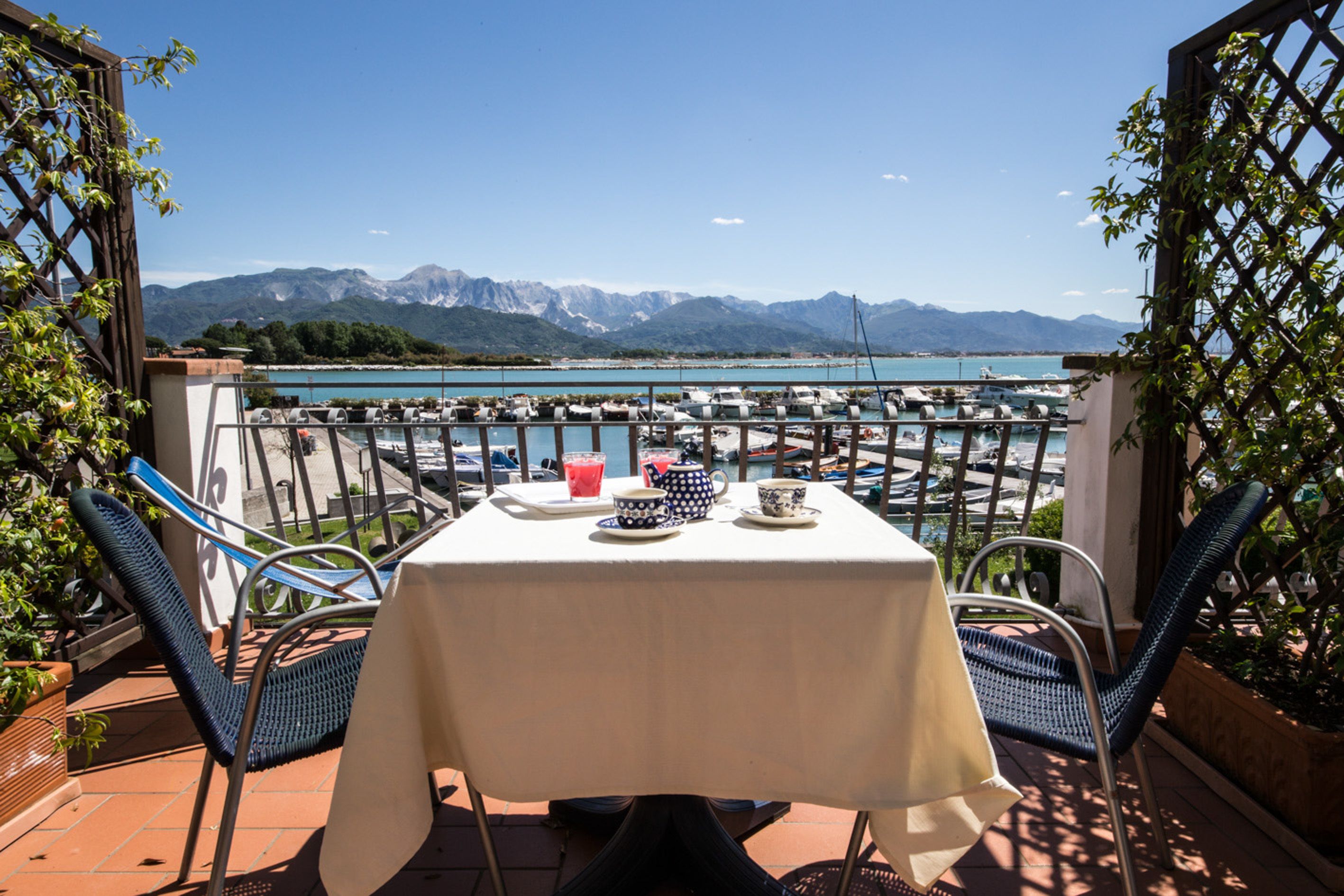 Habitación con 1 cama doble o 2 individuales, balcón | Balcón