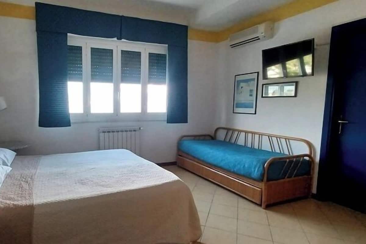 Cubrecamas, colchones con pillow-top y minibar