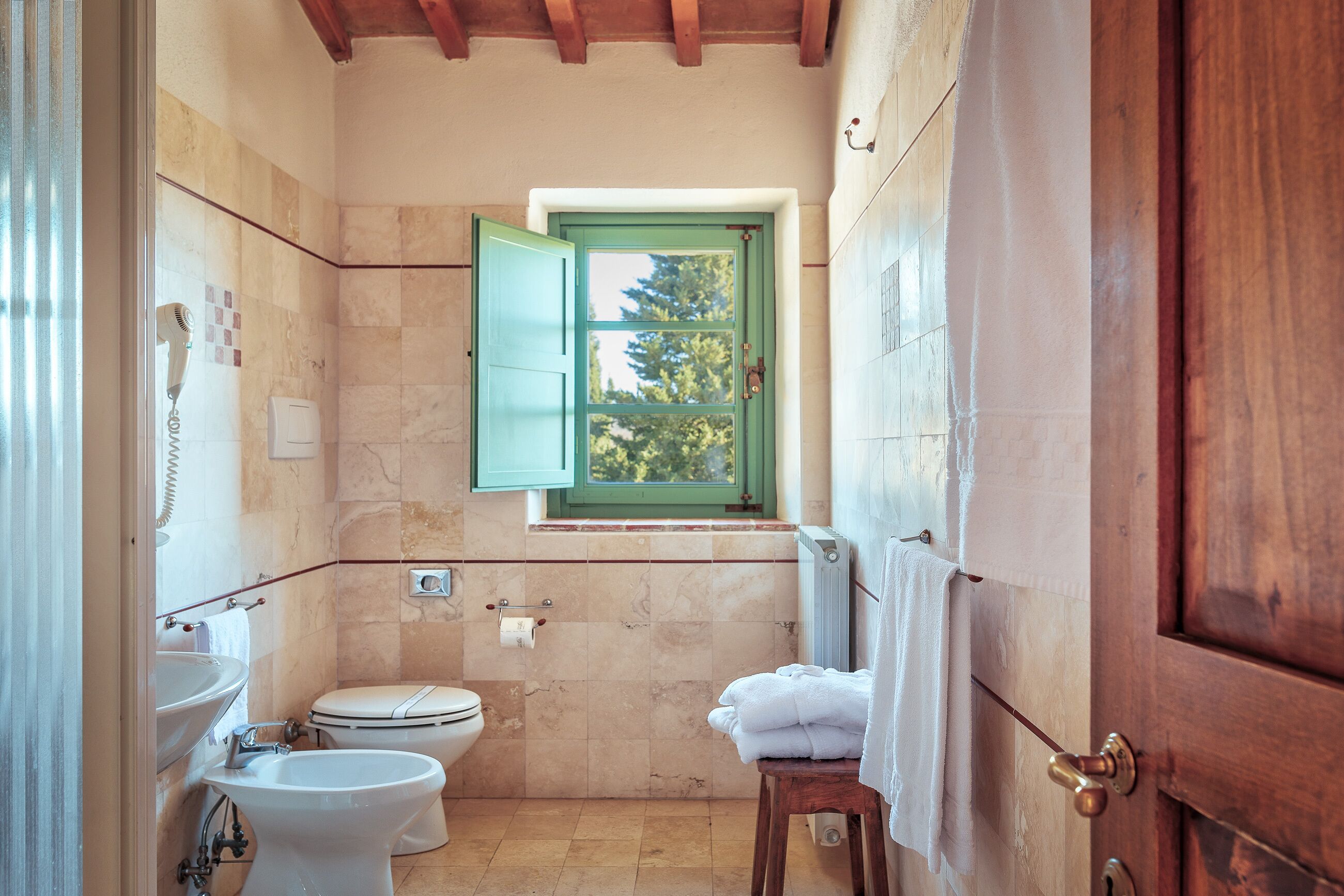 A bathroom with a toilet, bidet, and sink.