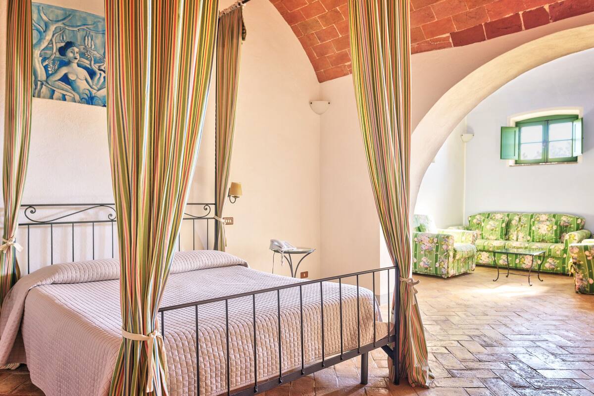 deluxe apartment | 1 bedroom, minibar, in-room safe, free cots/infant beds