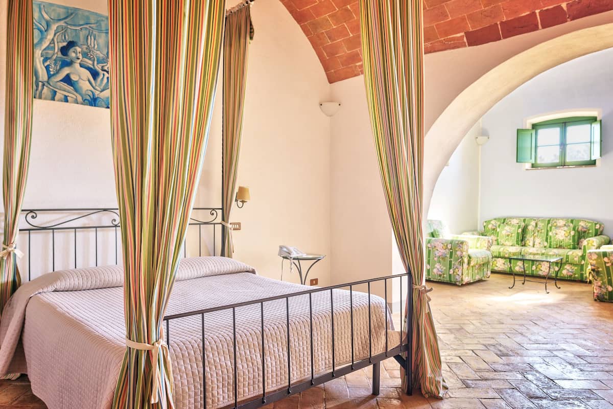 Deluxe Apartment | 1 bedroom, minibar, in-room safe, free cots/infant beds