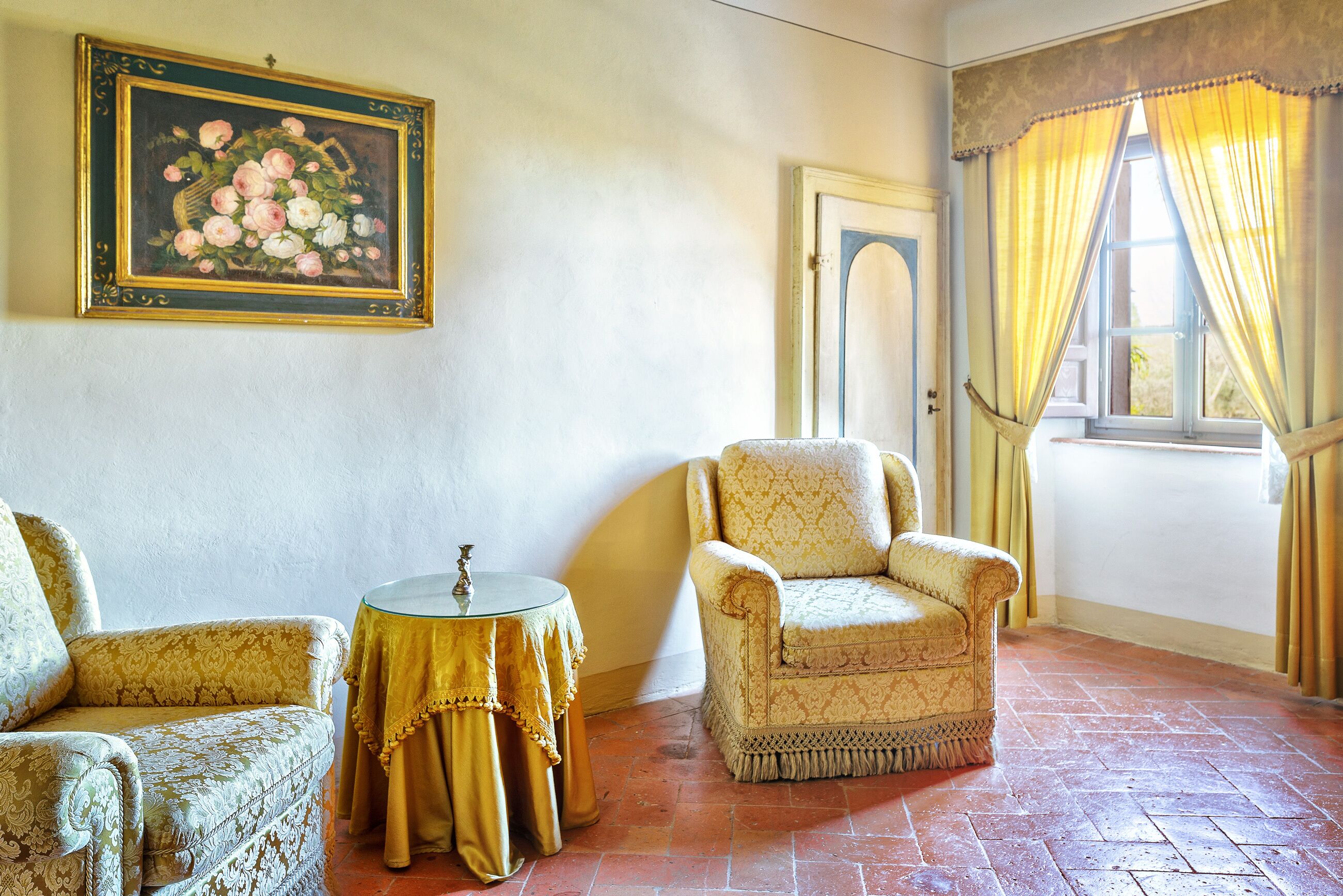 senior suite | living area