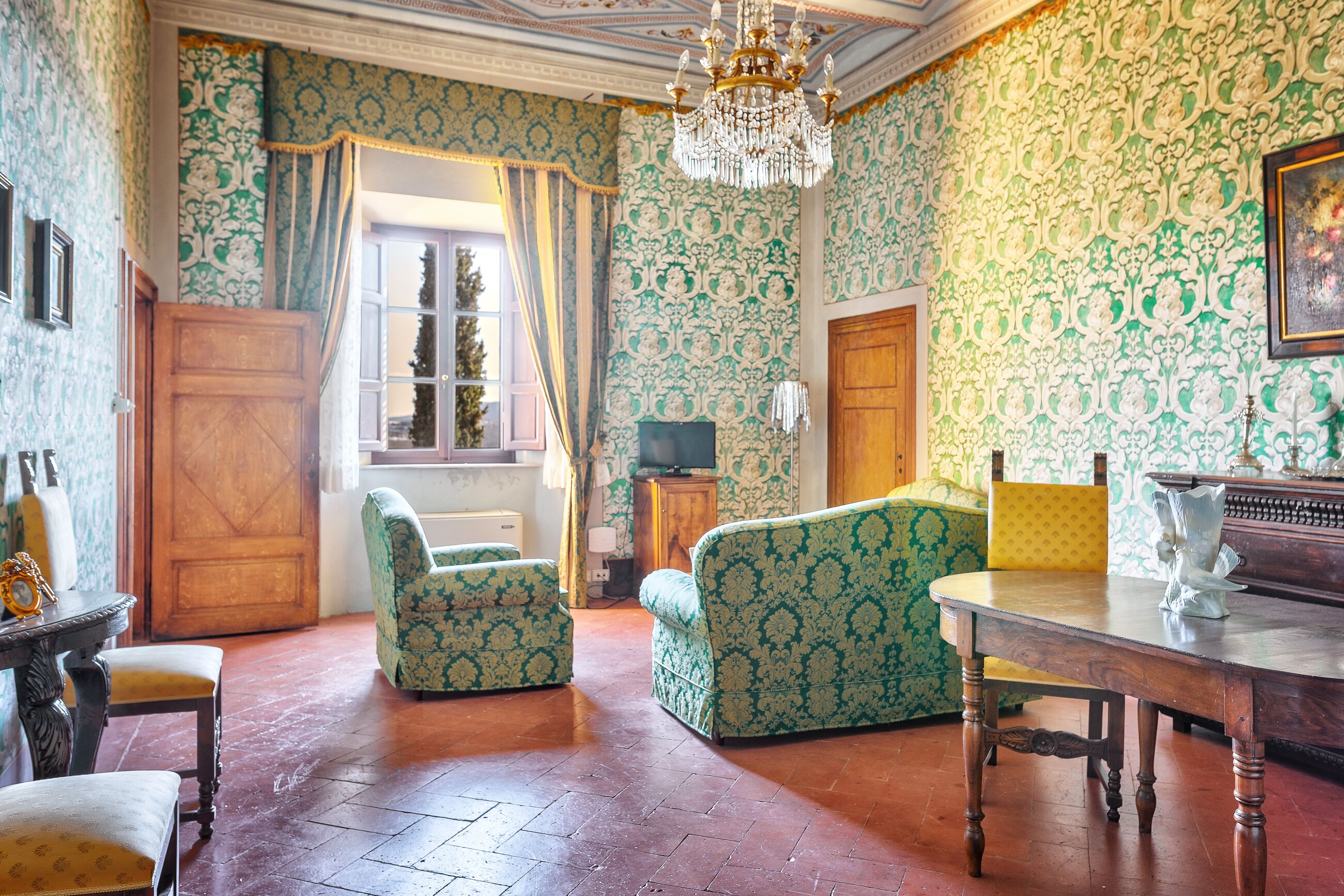 senior suite | living area