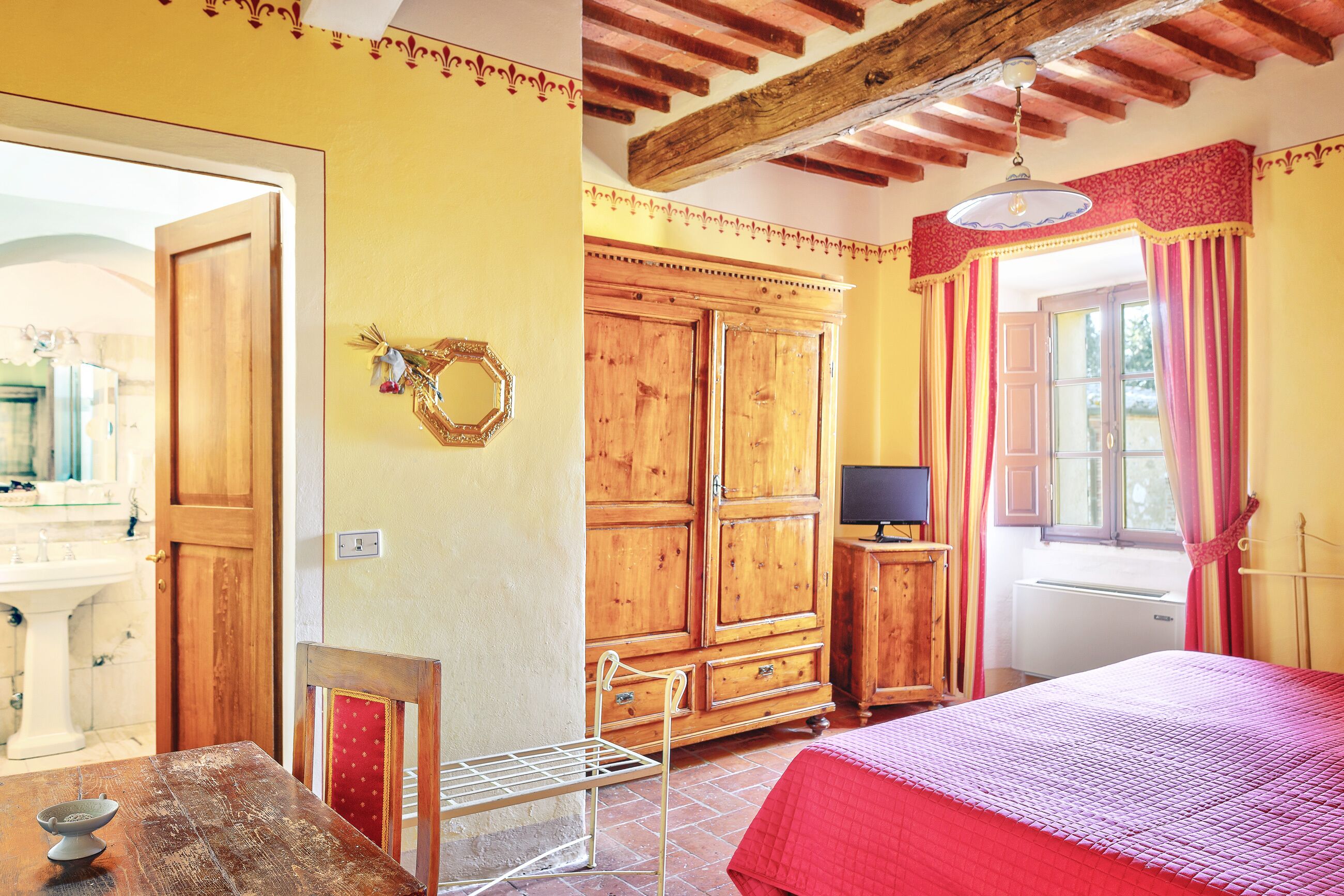 standard room | 1 bedroom, minibar, in-room safe, free cots/infant beds