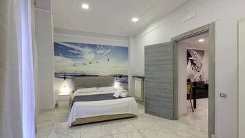 Studiosuite | Zimmersafe, Schreibtisch, kostenloses WLAN, Bettwäsche