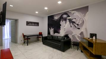 خزنة داخل الغرفة ومكتب وواي فاي مجانًا وملاءات أسرّة