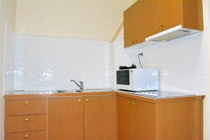 One Bedroom Cottage Apartment | Private kitchen | Fridge, microwave, coffee/tea maker