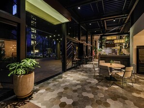 Se sirven desayunos, comidas, cenas y cocina internacional 