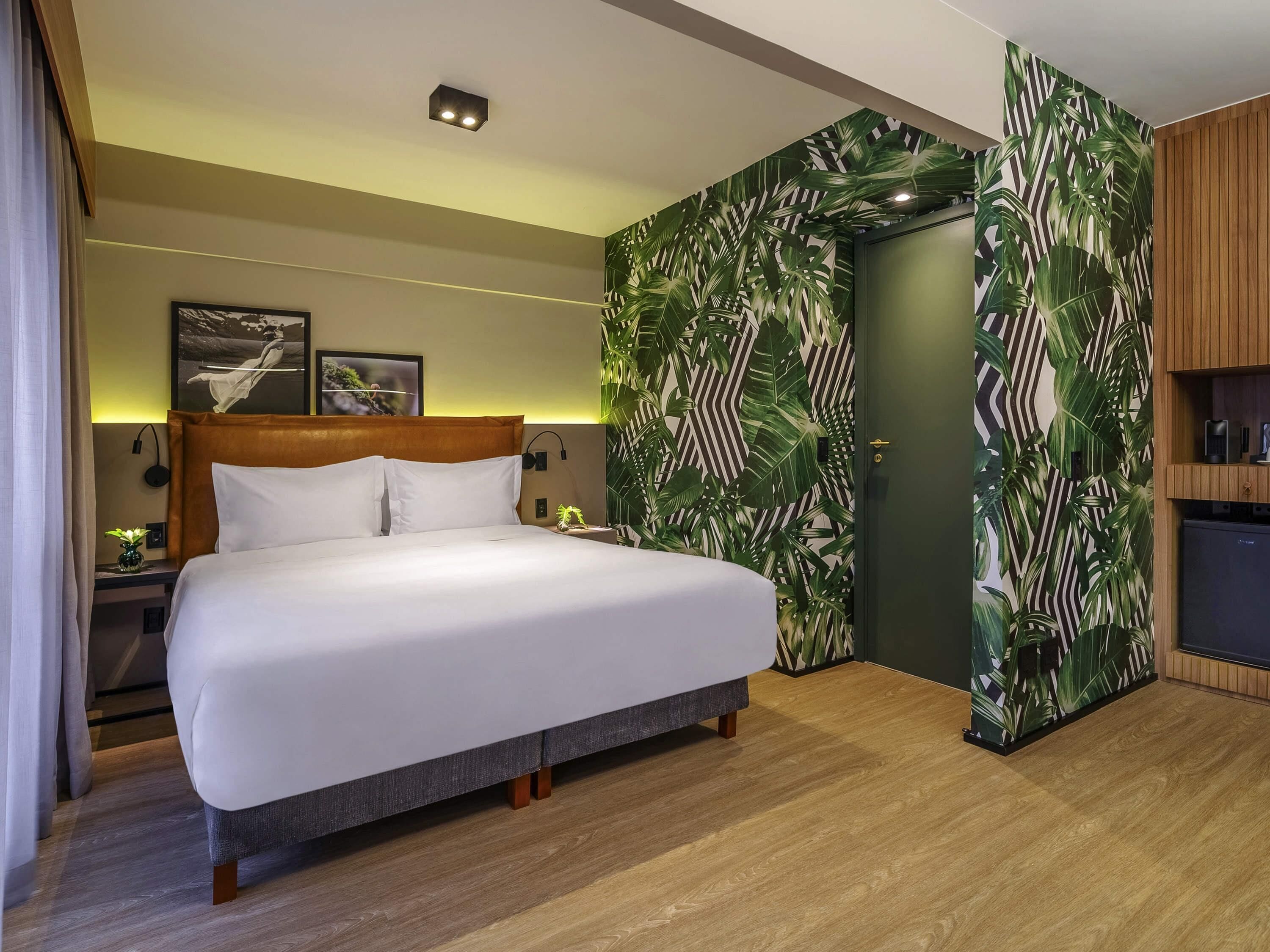 Executive-rum - 1 kingsize-säng - balkong - utsikt mot staden | Minibar, värdeförvaringsskåp på rummet och skrivbord