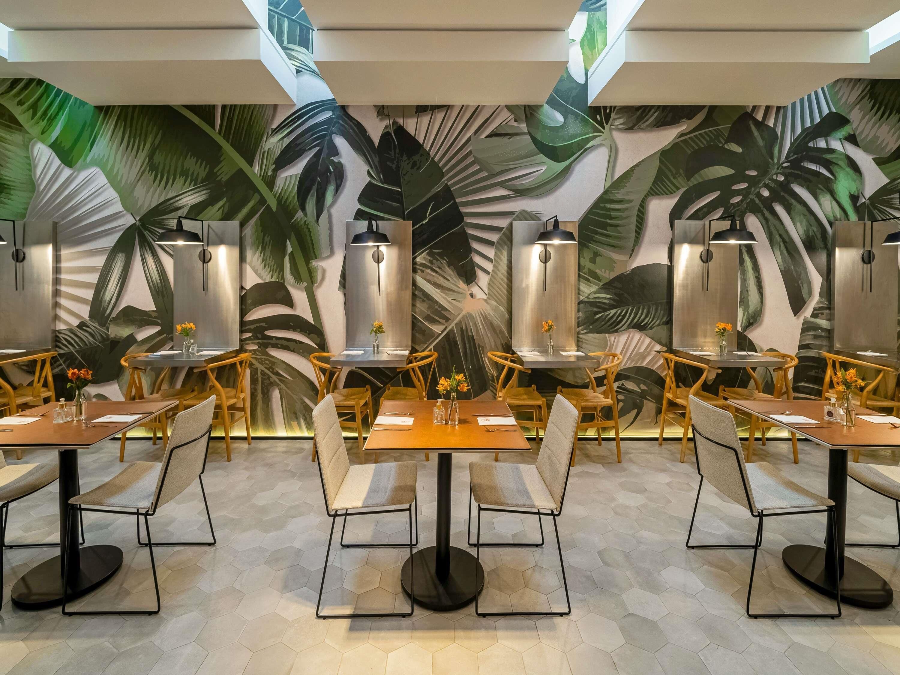 Daily buffet breakfast (BRL 75 per person)