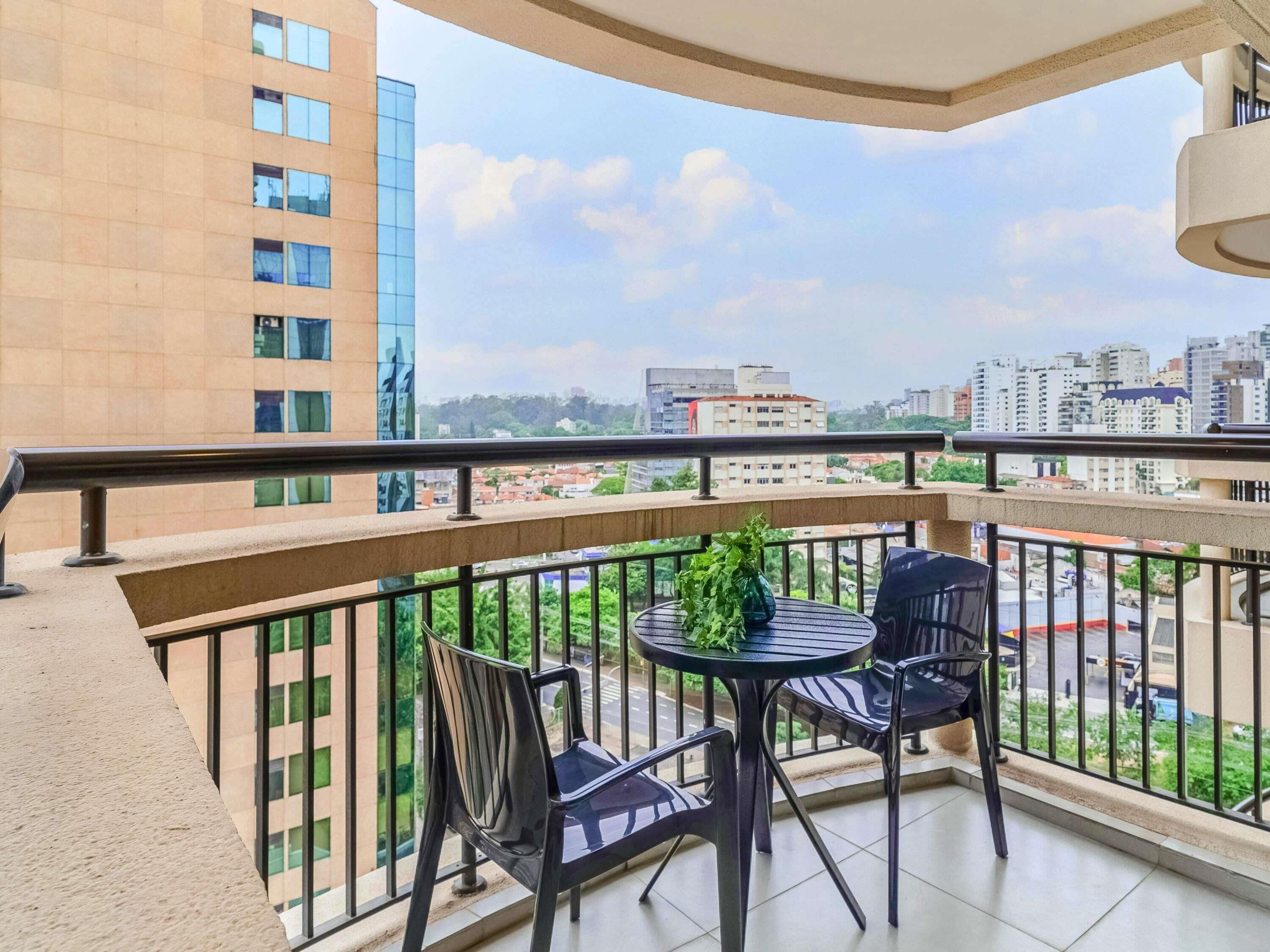 Chambre supérieure, 1 très grand lit, balcon | Minibar, coffre-fort, bureau, rideaux d’obscurcissement
