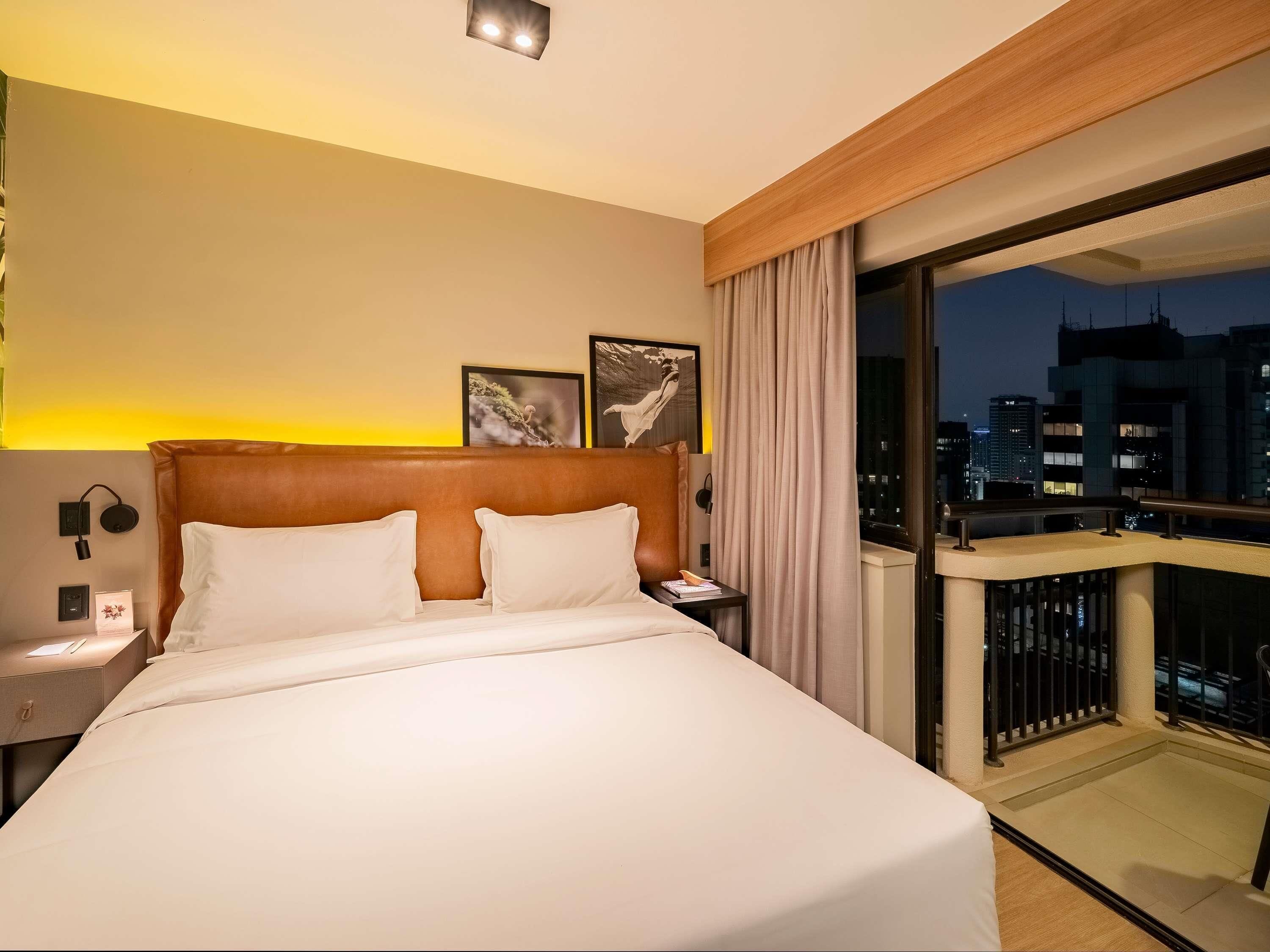 Executive-rum (City Lights) | Minibar, värdeförvaringsskåp på rummet och skrivbord