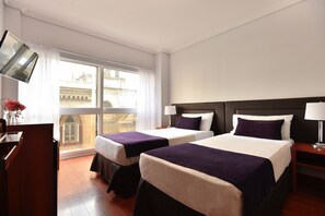 Daunenbettdecken, Pillowtop-Betten, Zimmersafe, Schreibtisch