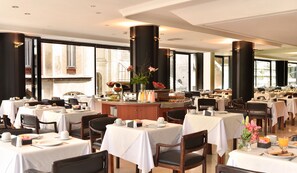 Tägliches Frühstücksbuffet gegen Gebühr