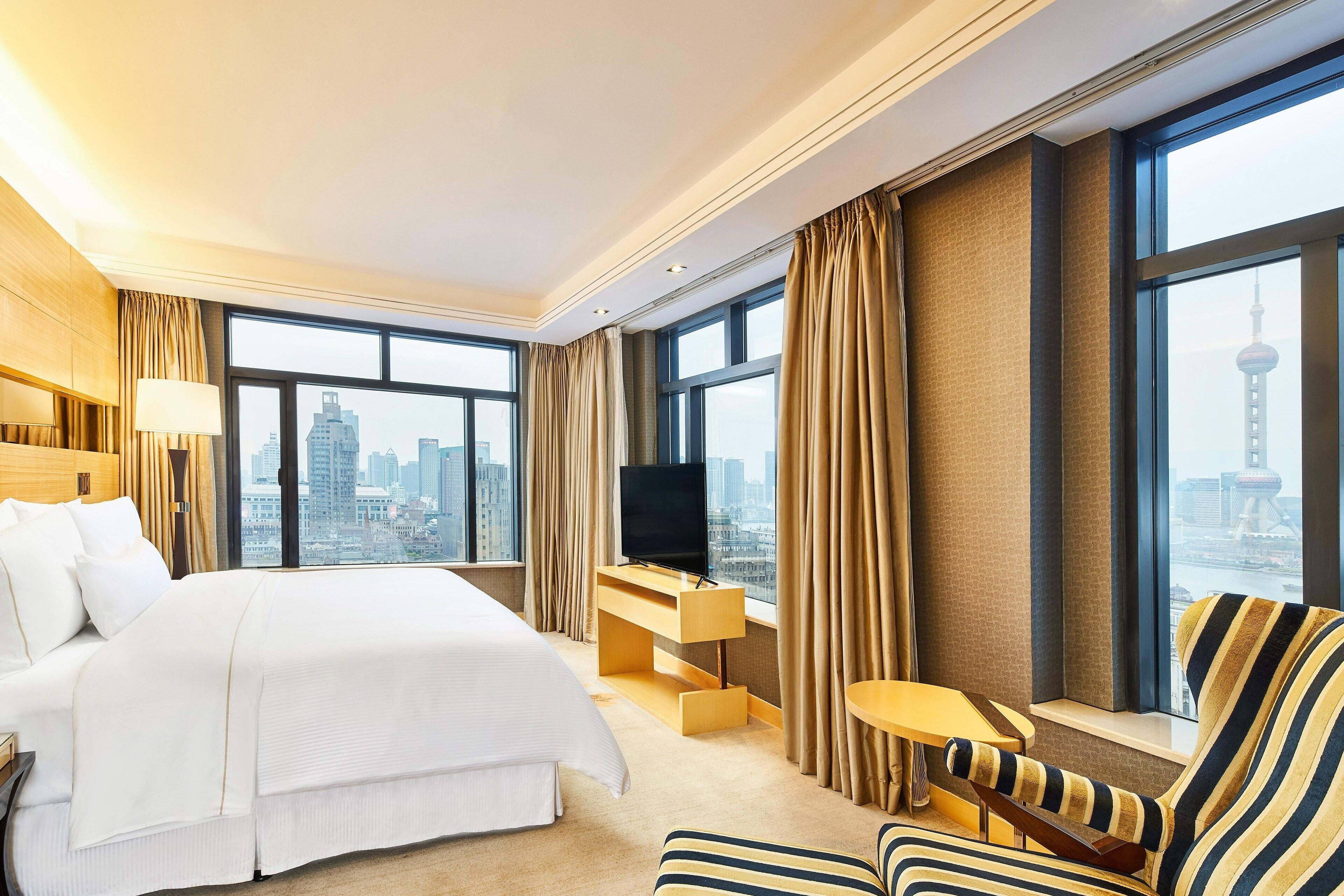 club lounge access, 1 bedroom suite, 1 king, city view | 1 bedroom, down duvets, minibar, in-room safe