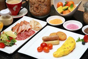 Daily buffet breakfast for a fee