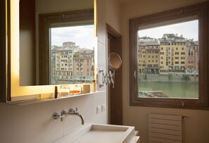 Premium Room, River View (Prestige) | Bathroom