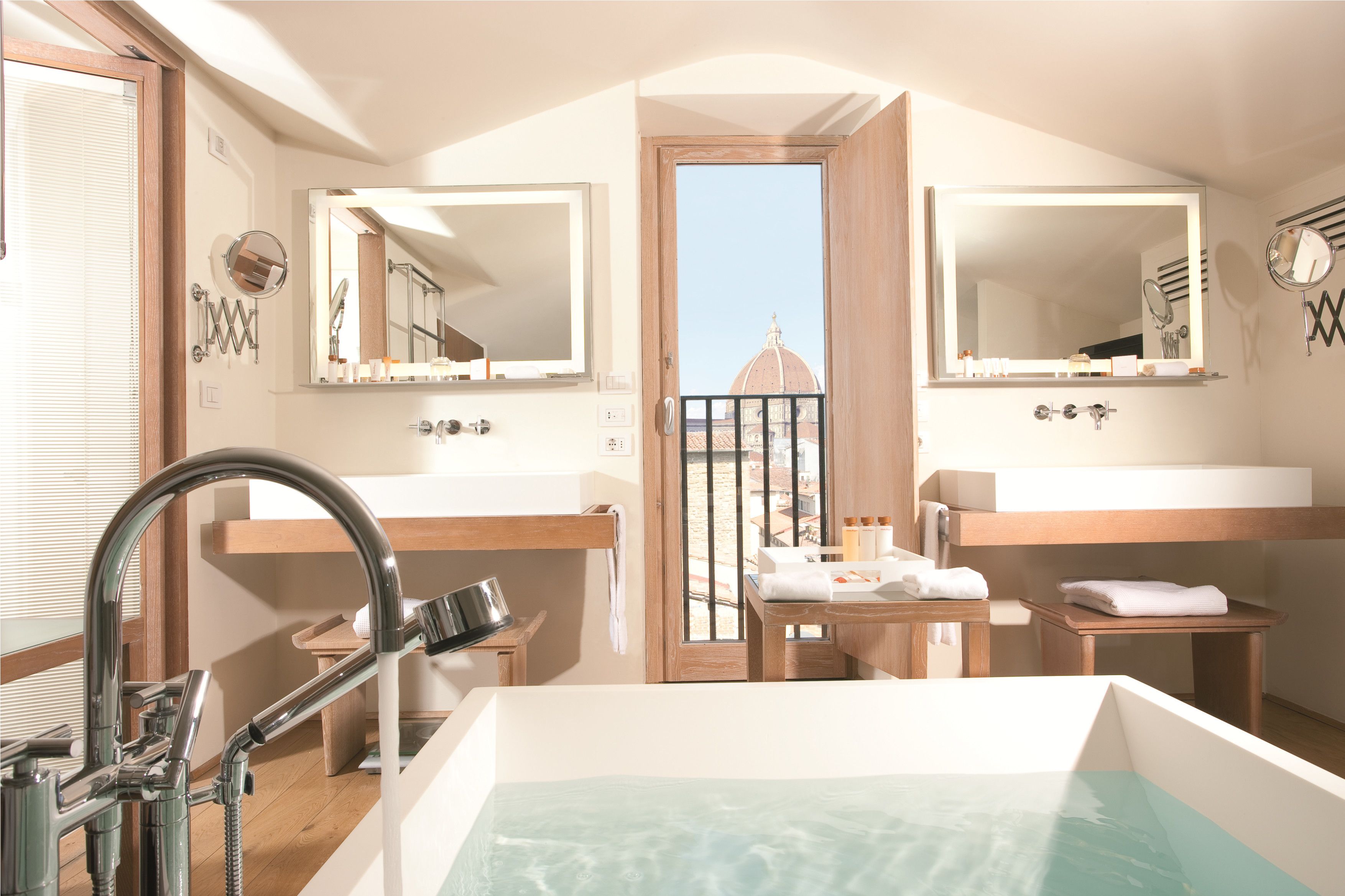 panoramic suite (consorti) | bathroom | free toiletries, hair dryer, bathrobes, slippers