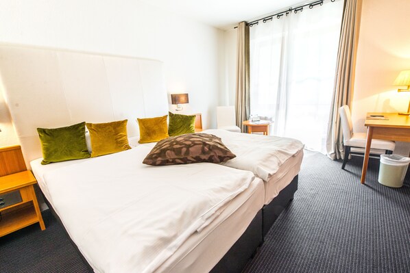 Safe på rommet, skrivebord og wi-fi (inkludert)